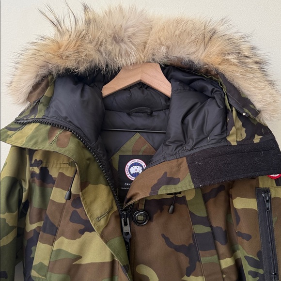 Canada Goose Camouflage Goose Down Jacket with Coyote Fur Trim Size small - Picture 3 of 9